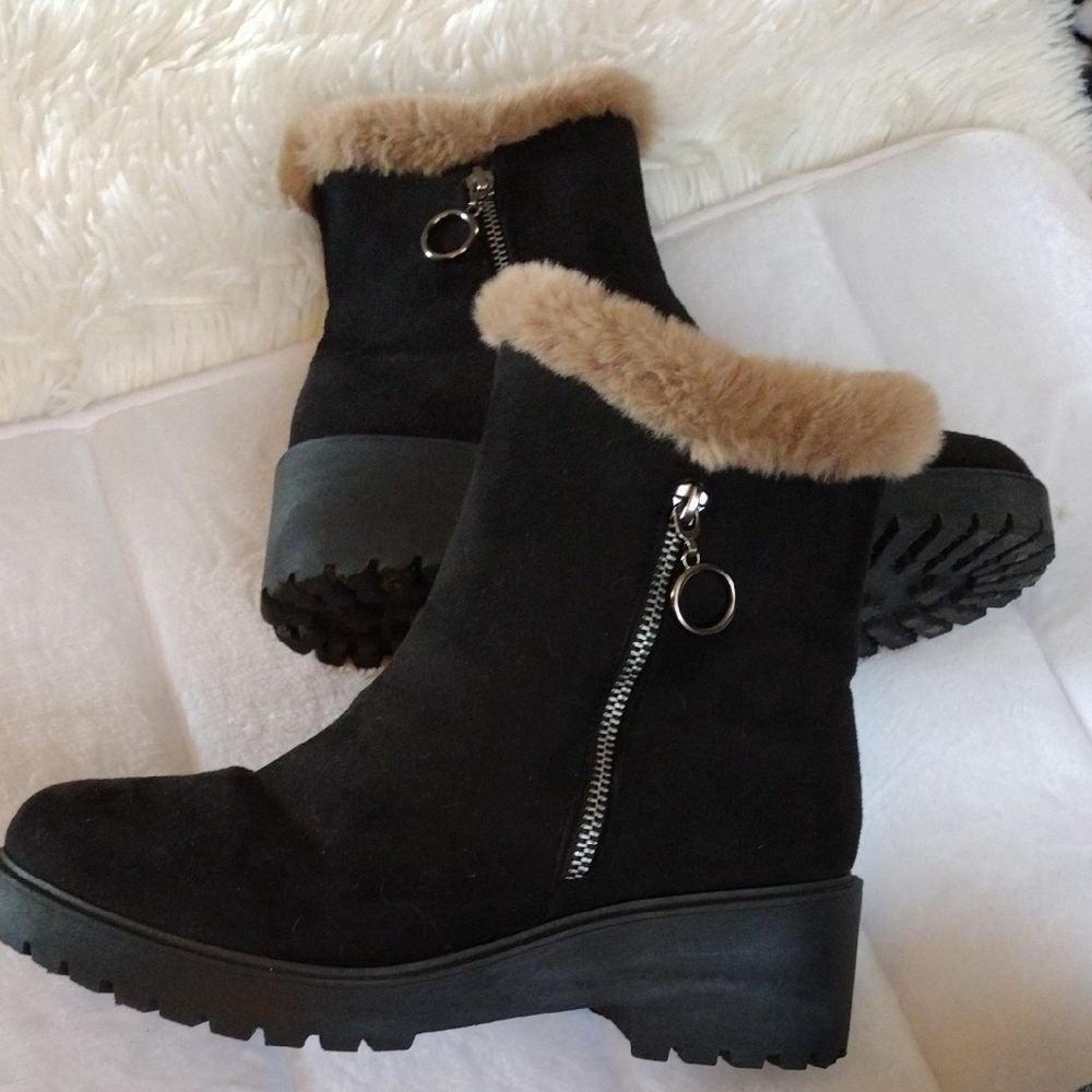 Women's Black and Tan Ankle Boots